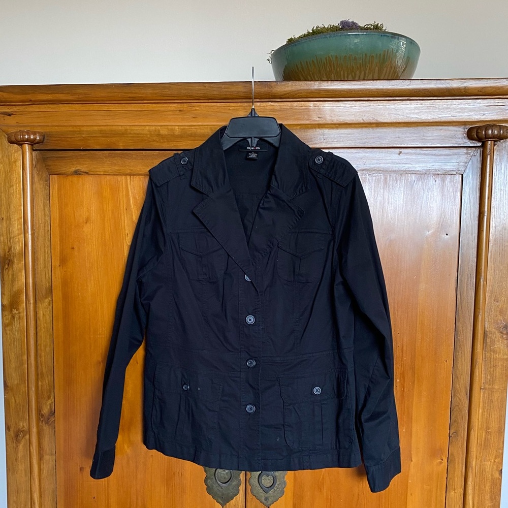 NWOT. Style&co Women's Black cotton Jacket-lots of pockets. Button front.